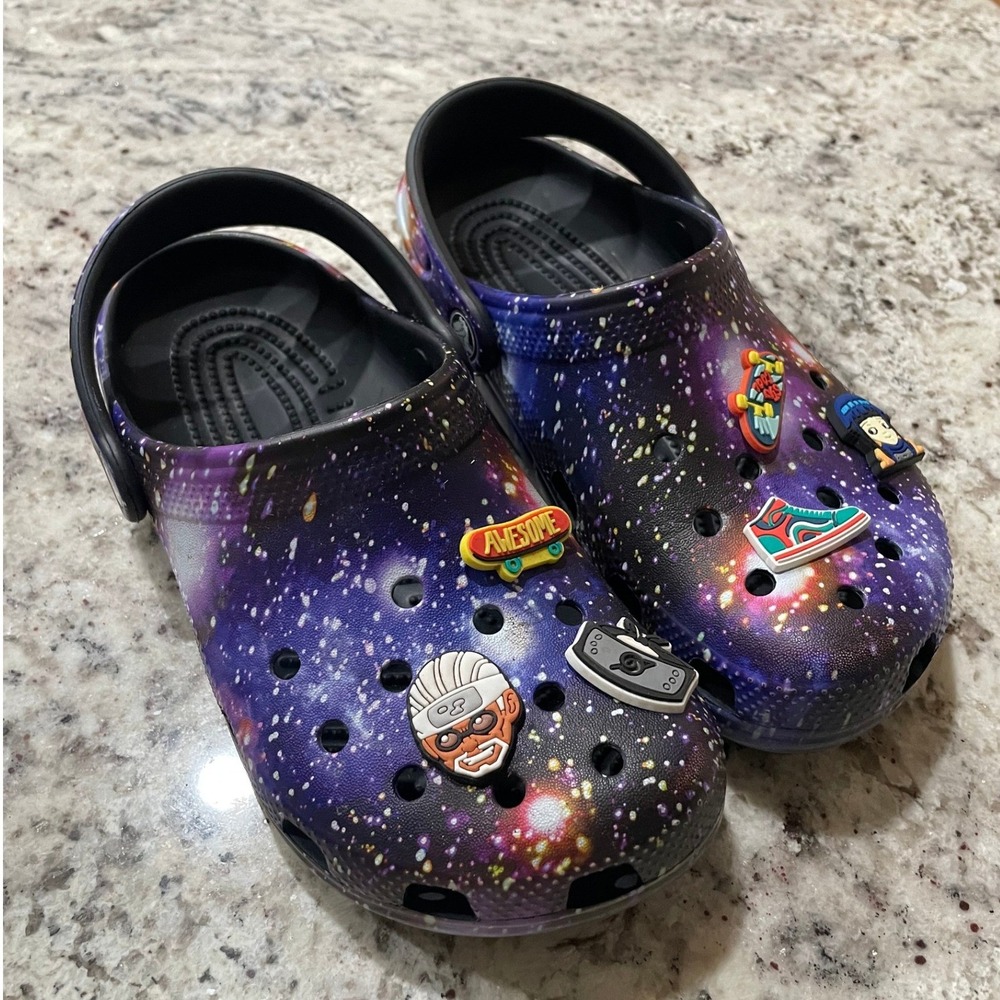 Crocs Classic Galaxy Space Print Clogs Purple Blue Starry Kids J3 with Jibbitz